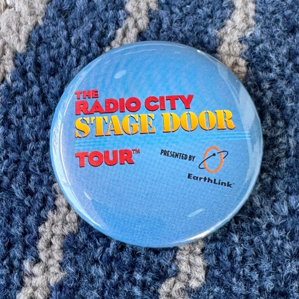 Vintage NYC 2002 The Radio City Stage Tour‎ Pin-back Button ~2in EarthLink Blue